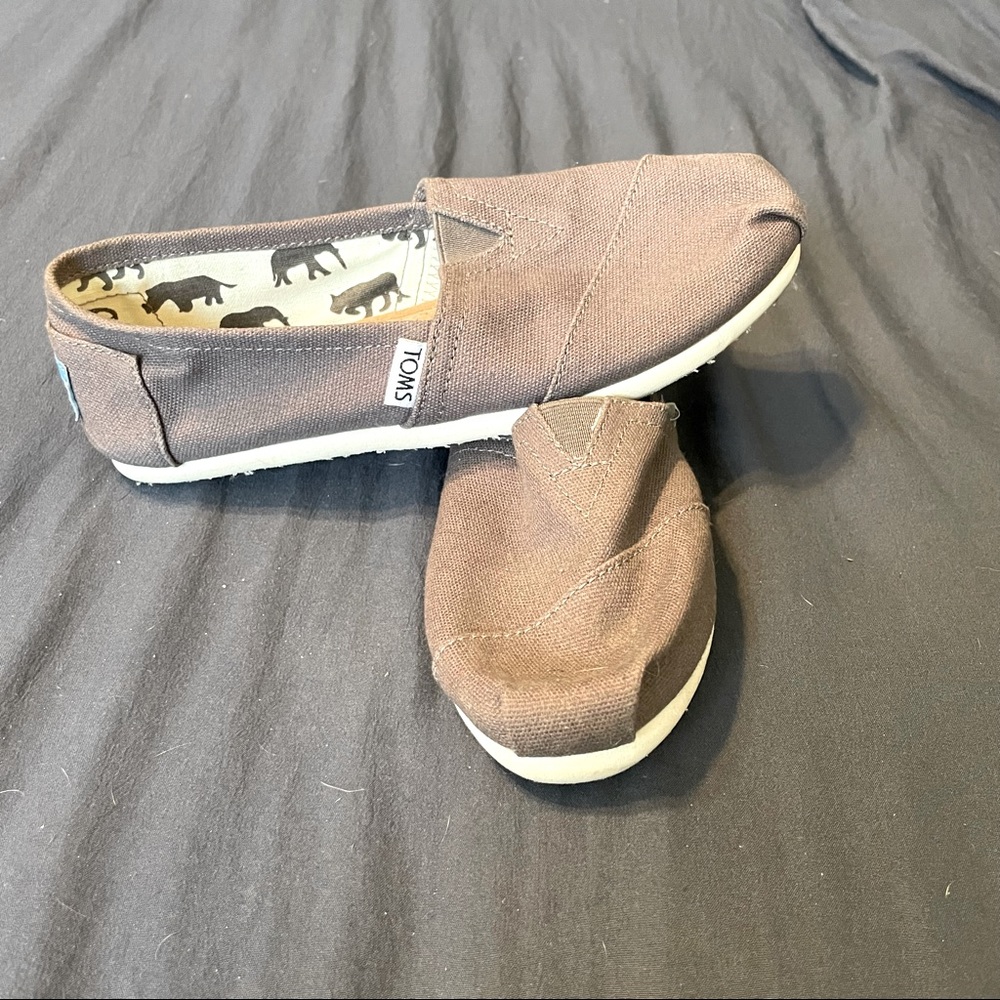 Dark grey Toms